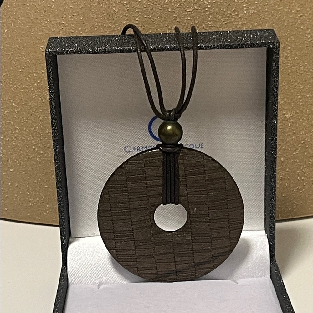 Kien Vintage Brown Circular Pendant Necklace